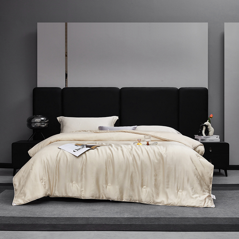 梦洁60天丝提花纤维蚕丝复合四季被： 银海生花1010289108(单位：床） 象牙色